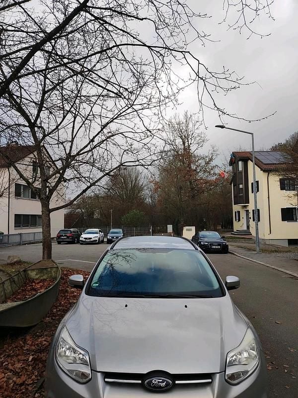 Silber Gebraucht 2015 Ford Focus Kombi | 3.250 € (Superpreis) - Bild 1/4