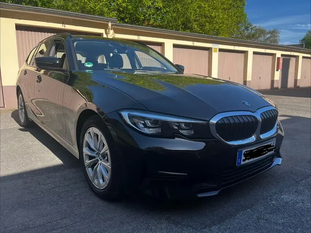 Gebraucht BMW 320 Advantage 190 PS (139 kW) 2021 Schwarz Kombi