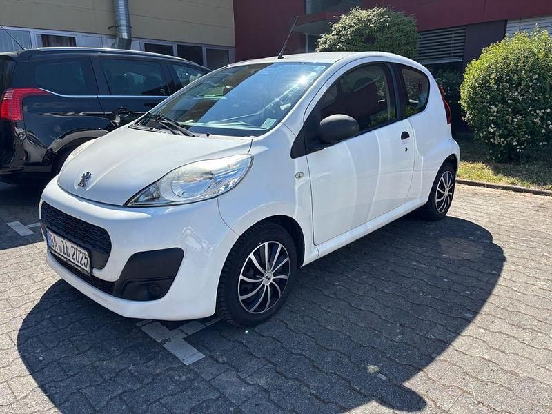 Weiß Gebraucht 2014 Peugeot 107 Active Kleinwagen | 2.500 € (Fairer Preis) - Bild 1/4