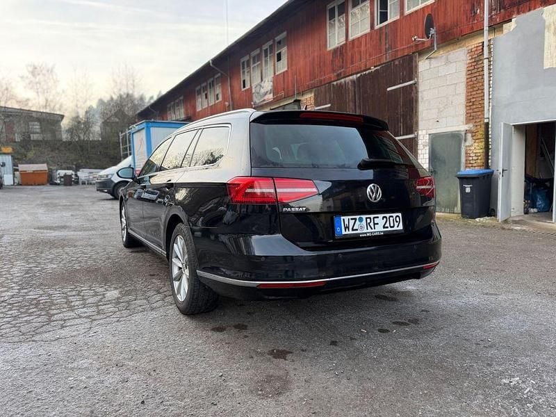 Gebraucht VW Passat Comfortline 120 PS (88 kW) 2018 Schwarz Kombi