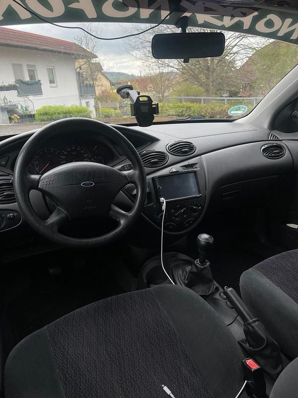 Second-hand Ford Focus 80 CP (58 kW) 2000 Albastru Break