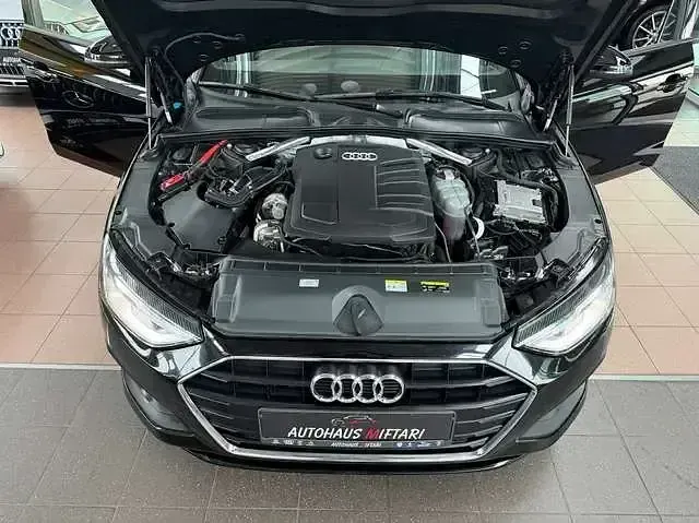 Używany Audi A4 Ambiente 204 KM (150 kW) 2023 Czarny Sedan/Limuzyna