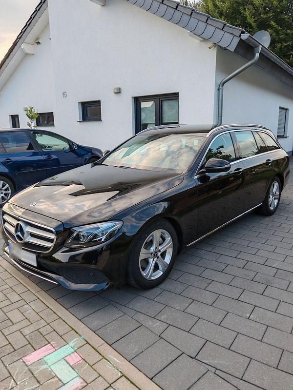 Gebraucht Mercedes E220 Avantgarde 194 PS (142 kW) 2017 Schwarz Kombi