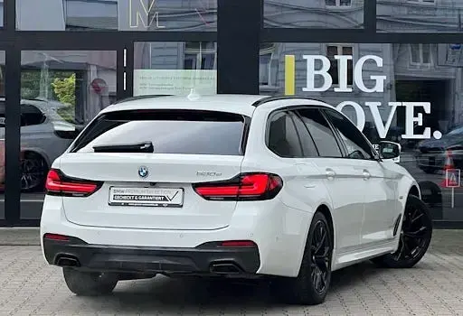 Gebraucht BMW 530e Shadowline 292 PS (214 kW) 2022 Weiß Kombi