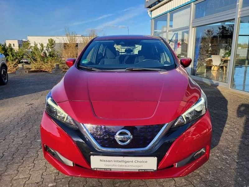 Gebraucht Nissan Leaf Acenta 110 kW (150 PS) 2020 Rot Kleinwagen