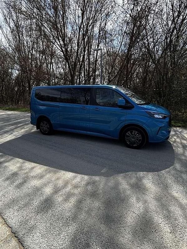 Gebraucht Ford Tourneo Custom Titanium 170 PS (125 kW) 2025 Blau Van