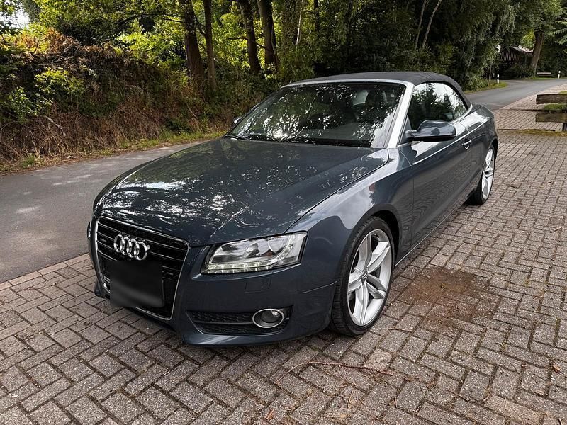 Grau Gebraucht 2010 Audi A5 Cabriolet Comfort Cabrio | 9.750 € (Guter Preis) - Bild 1/4