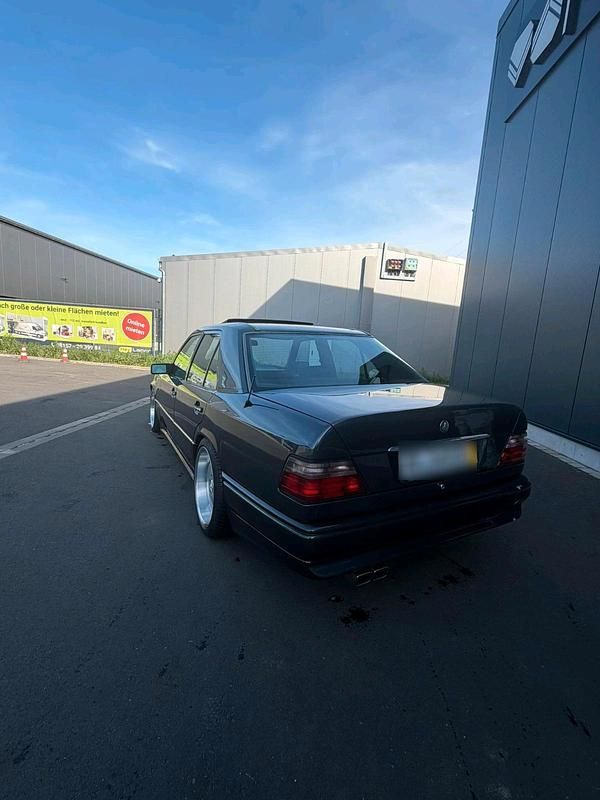 Gebraucht Mercedes E220 AMG 150 PS (110 kW) 1994 Grau Limousine