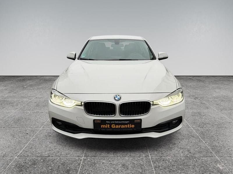 Gebraucht BMW 330 Advantage 258 PS (189 kW) 2017 Weiß Limousine