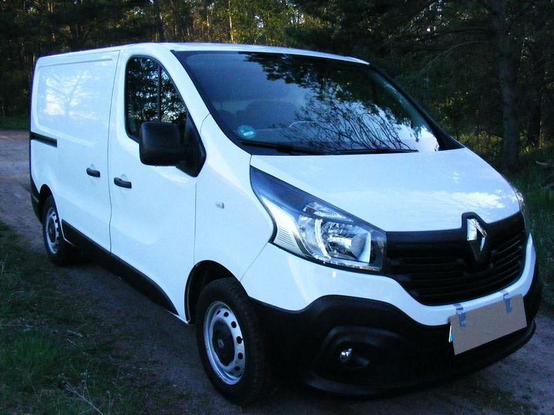 Second-hand Renault Trafic 121 CP (88 kW) 2019 Alb Monovolum