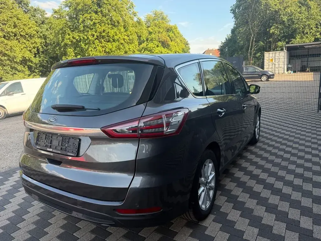 Gebraucht Ford S-MAX Titanium 150 PS (110 kW) 2016 Grau Van / Kleinbus