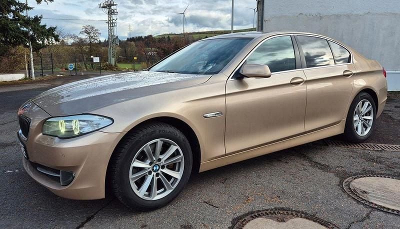 Gebraucht BMW 523 204 PS (150 kW) 2011 Gold Limousine