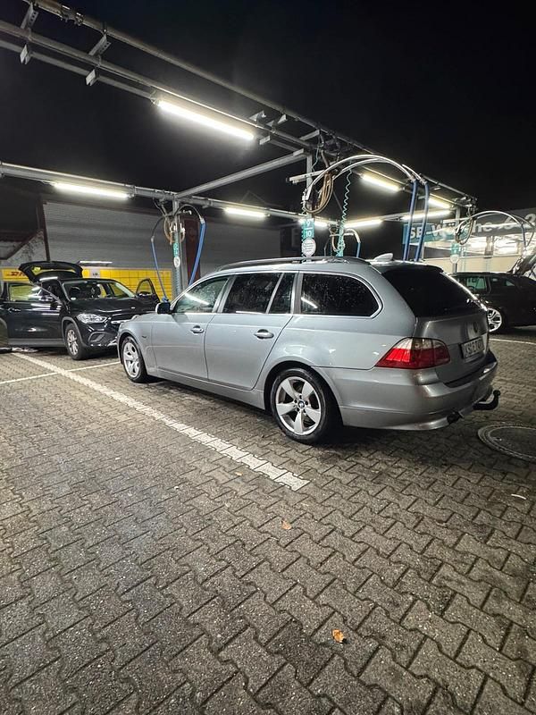 Gebraucht BMW 530 270 PS (198 kW) 2006 Silber Limousine