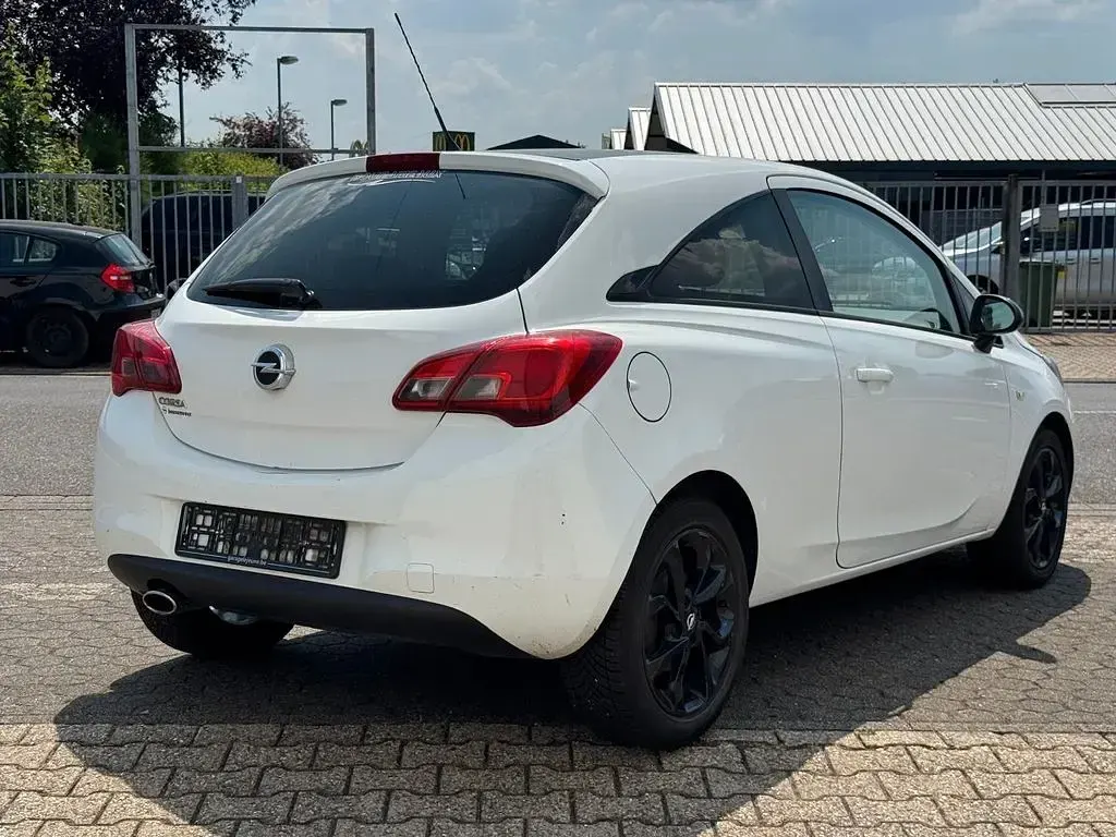 Gebraucht Opel Corsa Color Edition 90 PS (66 kW) 2015 Weiß Kleinwagen
