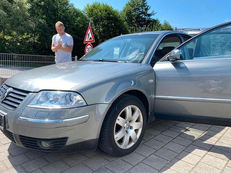 Silber Gebraucht 2004 VW Passat Limousine | 2.950 € (Guter Preis) - Bild 1/4