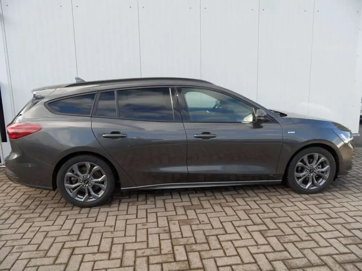 Usata Ford Focus ST-Line X 155 CV (114 kW) 2024 Grigio Station wagon