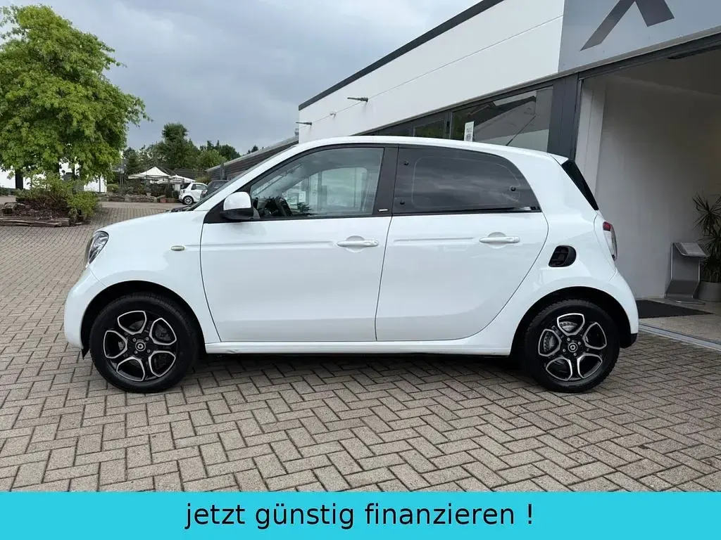 Gebraucht Smart ForFour Passion 71 PS (52 kW) 2019 Weiß Kleinwagen