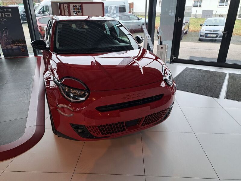 Gebraucht Fiat 600E 114 kW (156 PS) 2024 Rot Limousine