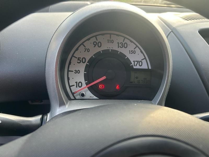 Gebraucht Citroën C1 80 PS (58 kW) 2009 Silber Kleinwagen