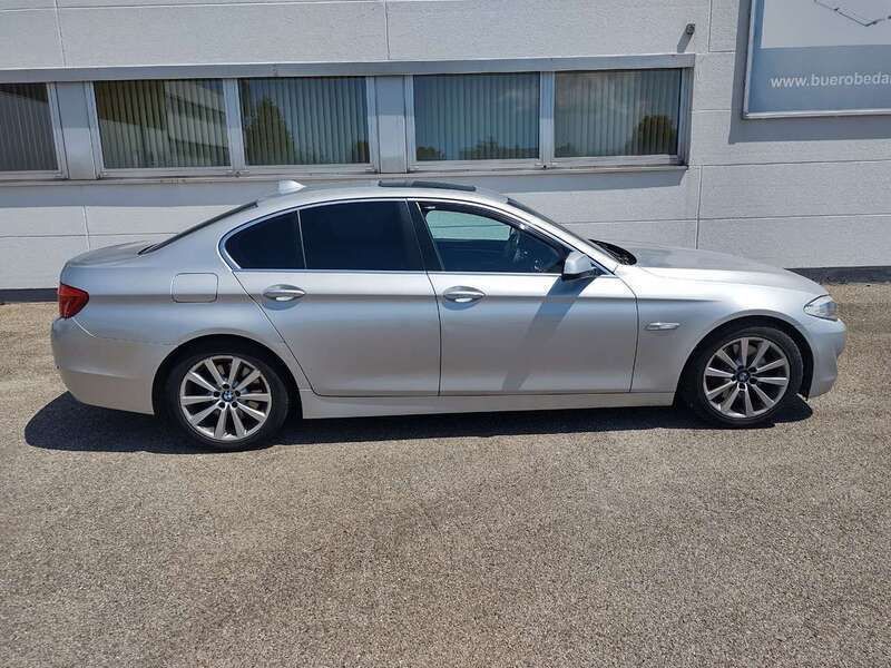 Silber Gebraucht 2013 BMW 530 Limousine | 8.999 € - Bild 1/4