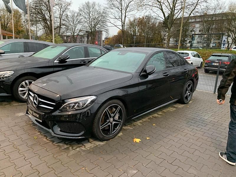 Schwarz Gebraucht 2016 Mercedes C250 AMG Limousine | 23.650 € (Fairer Preis) - Bild 1/4