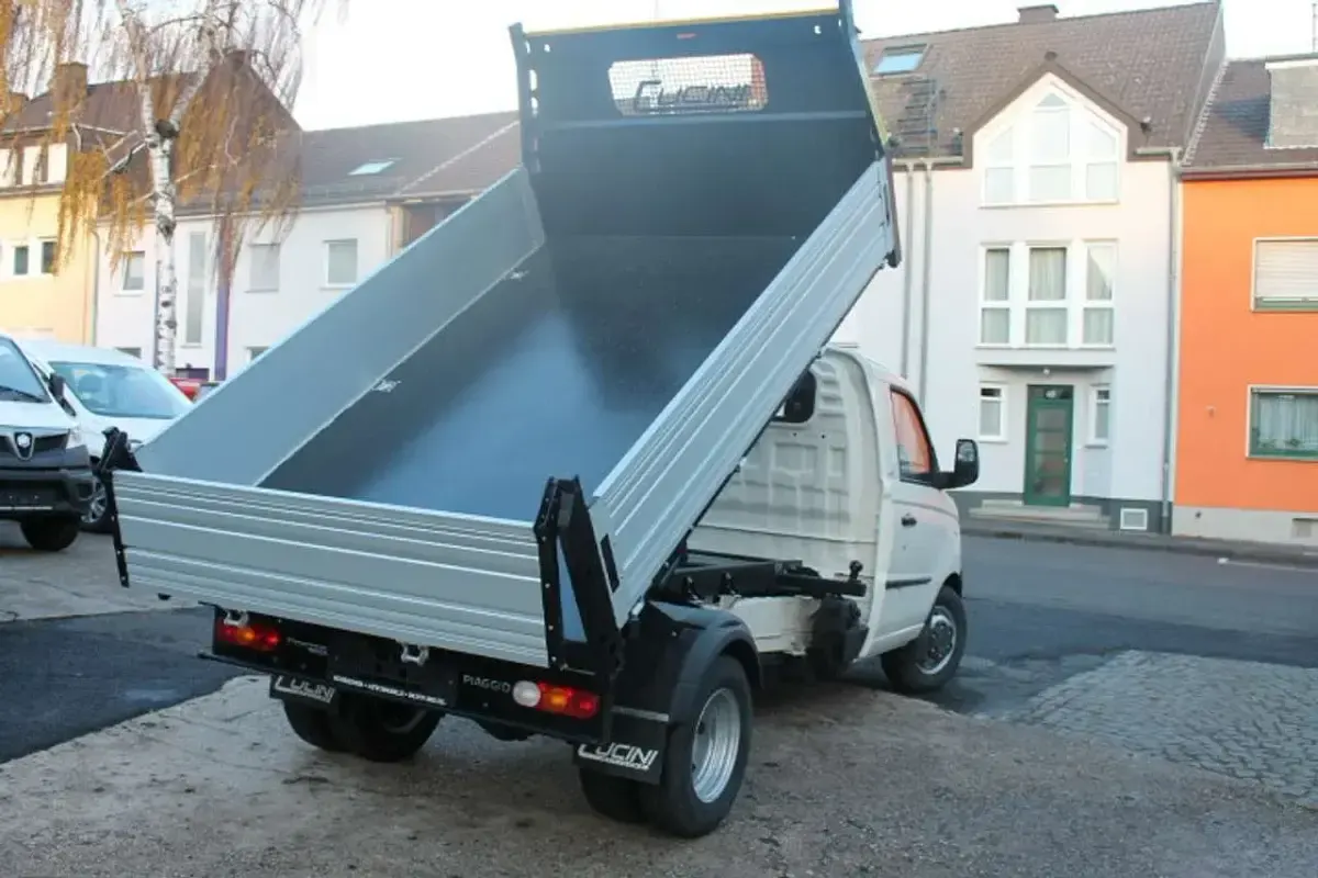 Neu Piaggio Porter 106 PS (77 kW) 2025 Plaster weiss SUV