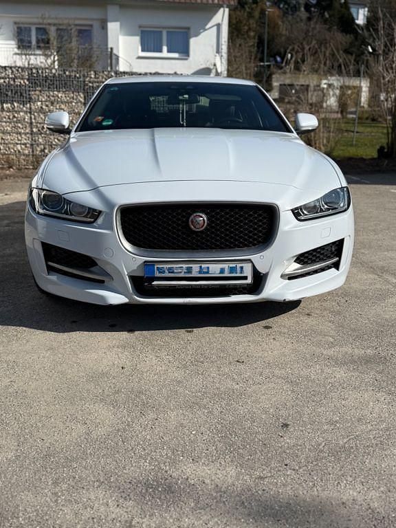 Gebraucht Jaguar XE 179 PS (131 kW) 2017 Weiß Limousine
