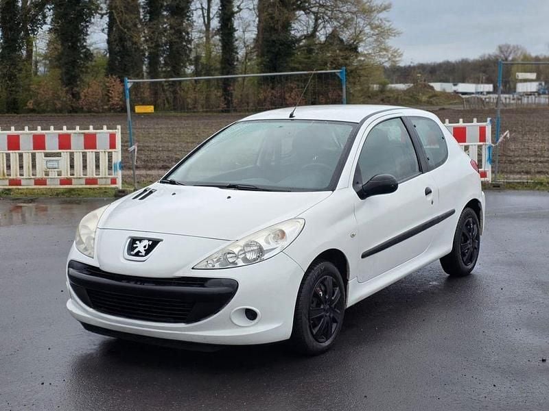 Gebraucht Peugeot 206 68 PS (50 kW) 2012 Weiß Limousine