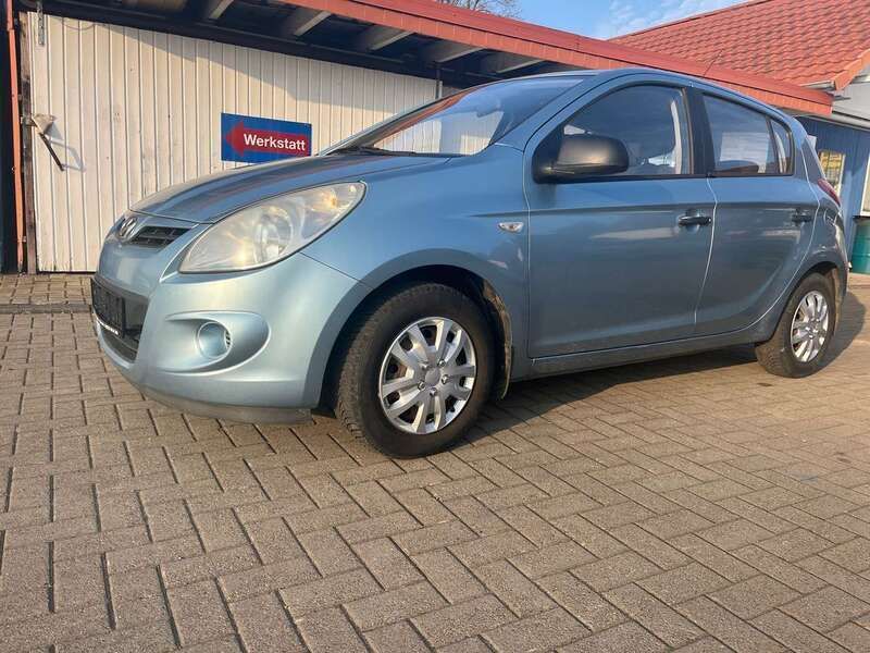 Blau (metallic) Gebraucht 2009 Hyundai i20 Limousine | 2.650 € (Teuer) - Bild 1/4