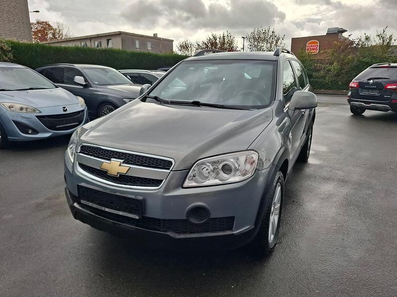 Grau Gebraucht 2011 Chevrolet Captiva LS SUV | 5.499 € (Fairer Preis) - Bild 1/4