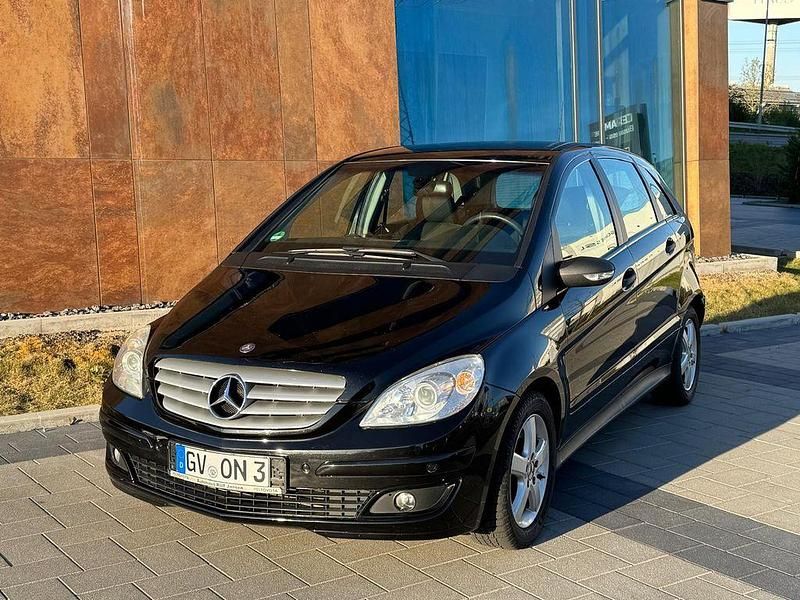 Schwarz Gebraucht 2007 Mercedes B180 Van / Kleinbus | 2.950 € (Fairer Preis) - Bild 1/4
