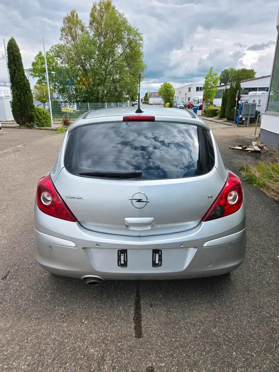 Gebraucht Opel Corsa 90 PS (66 kW) 2007 Silber Kleinwagen