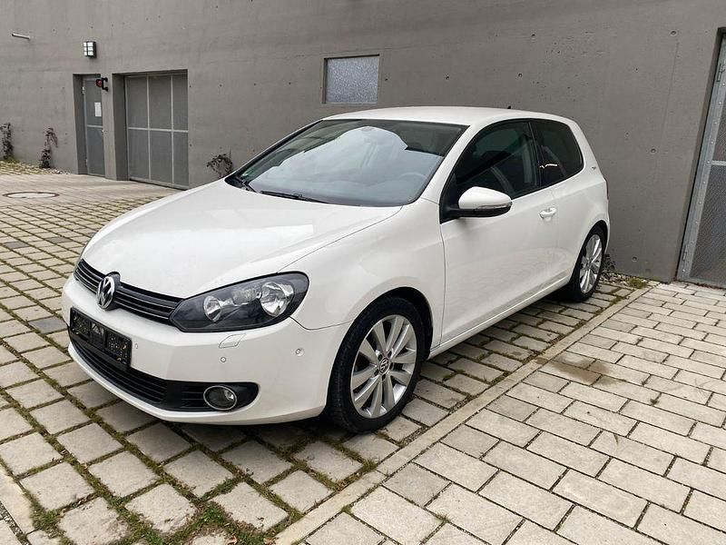 Weiß Gebraucht 2010 VW Golf VI Team Limousine | 5.000 € (Fairer Preis) - Bild 1/4