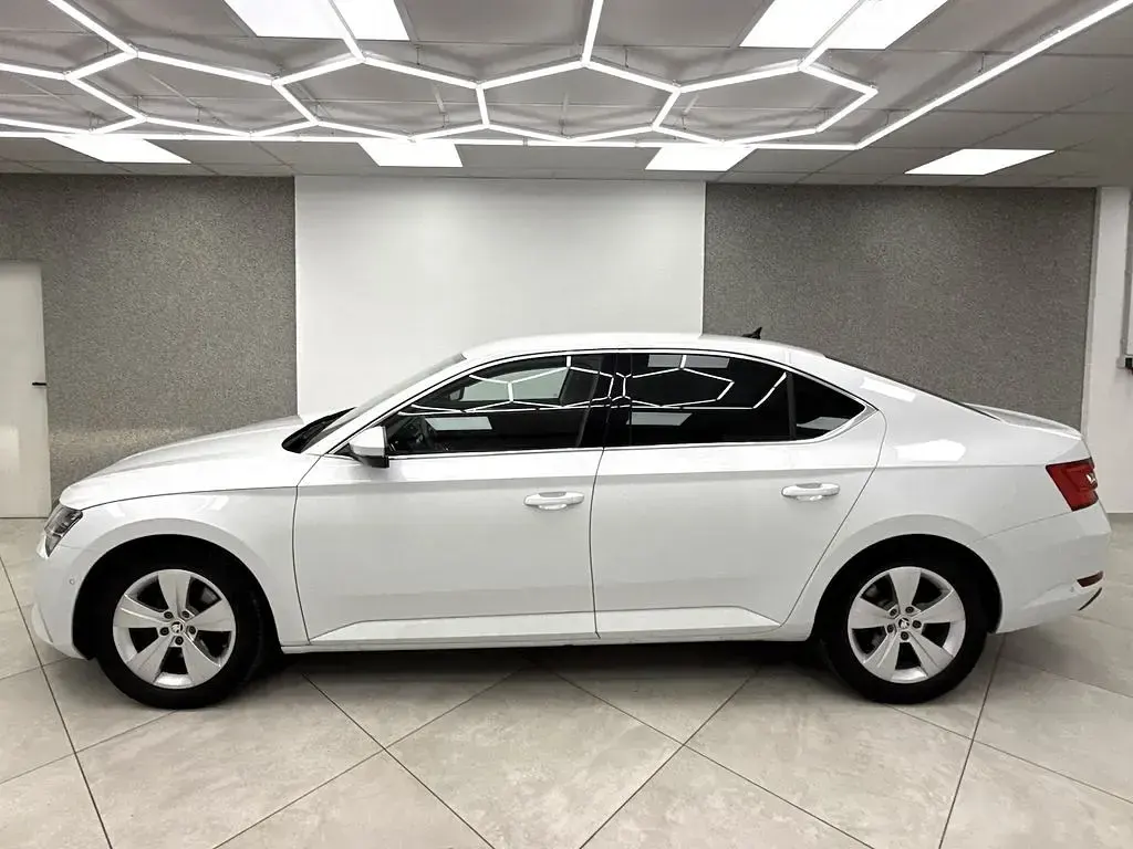 Gebraucht Skoda Superb Ambition 218 PS (160 kW) 2022 Weiß Limousine