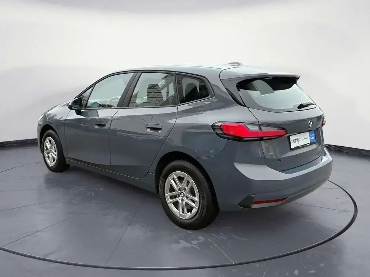 Gebraucht BMW 220 156 PS (114 kW) 2023 Sparkling kupfergrau meta Van / Kleinbus