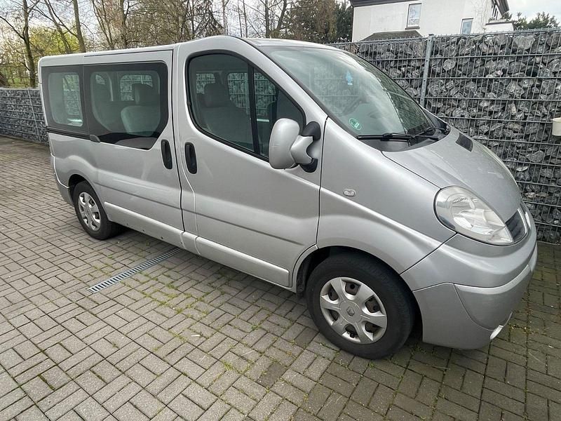 Gebraucht Renault Trafic 114 PS (83 kW) 2012 Silber Van / Kleinbus