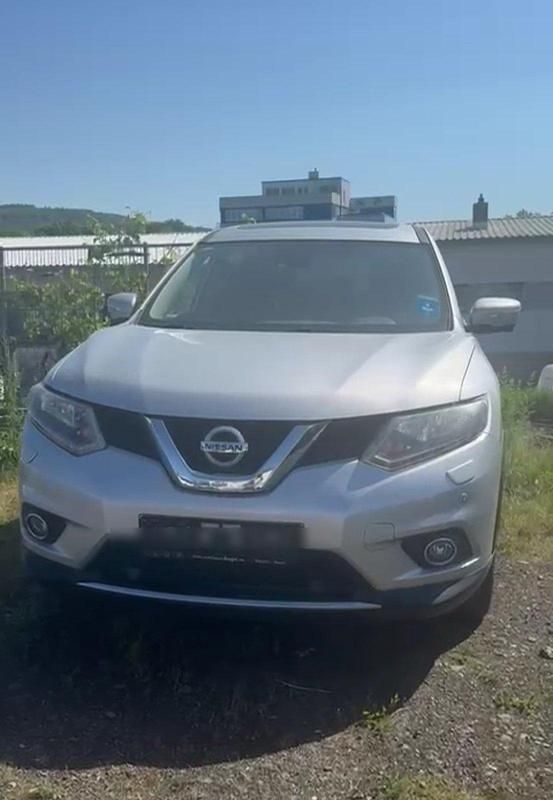 Grau Gebraucht 2017 Nissan X-Trail SUV | 14.900 € (Guter Preis) - Bild 1/4