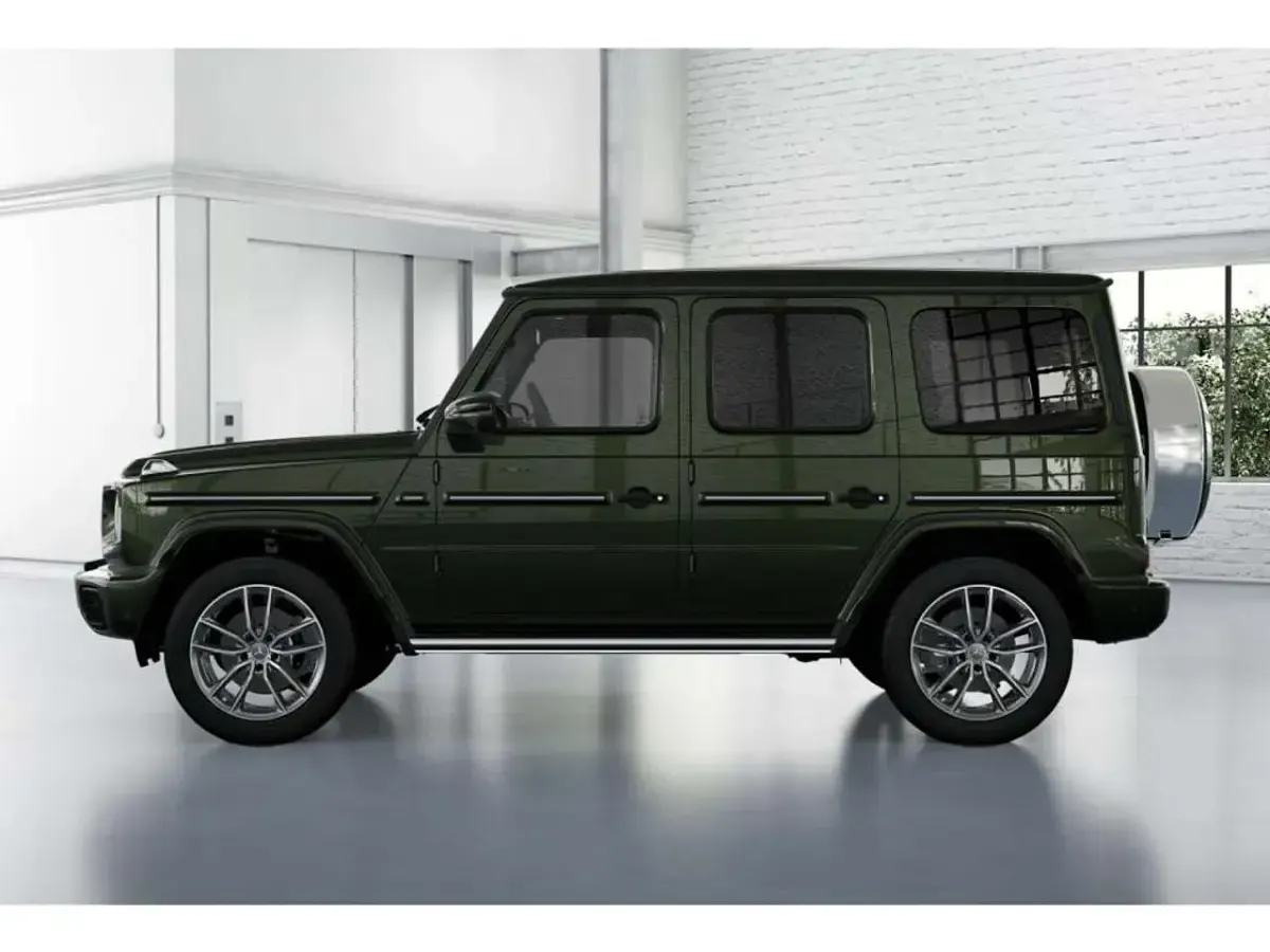 Gebraucht Mercedes G450 AMG 367 PS (269 kW) 2024 Manufaktur oliv SUV