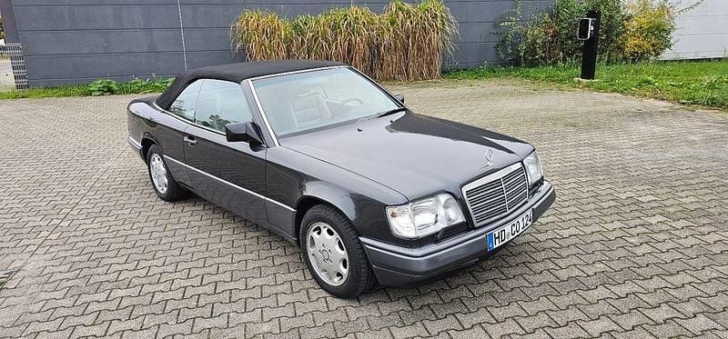 Second-hand Mercedes E320 220 CP (161 kW) 1994 Negru Cabrio