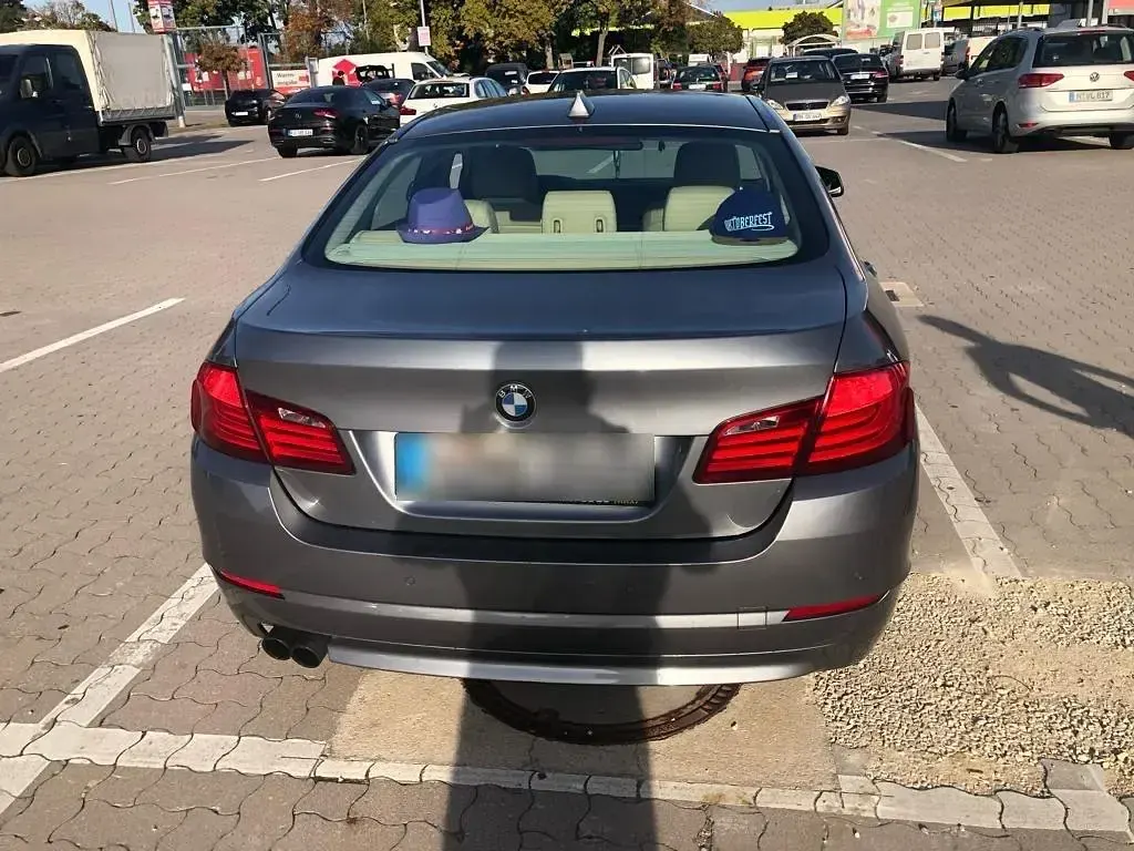 Gebraucht BMW 520 184 PS (135 kW) 2011 Silber Limousine