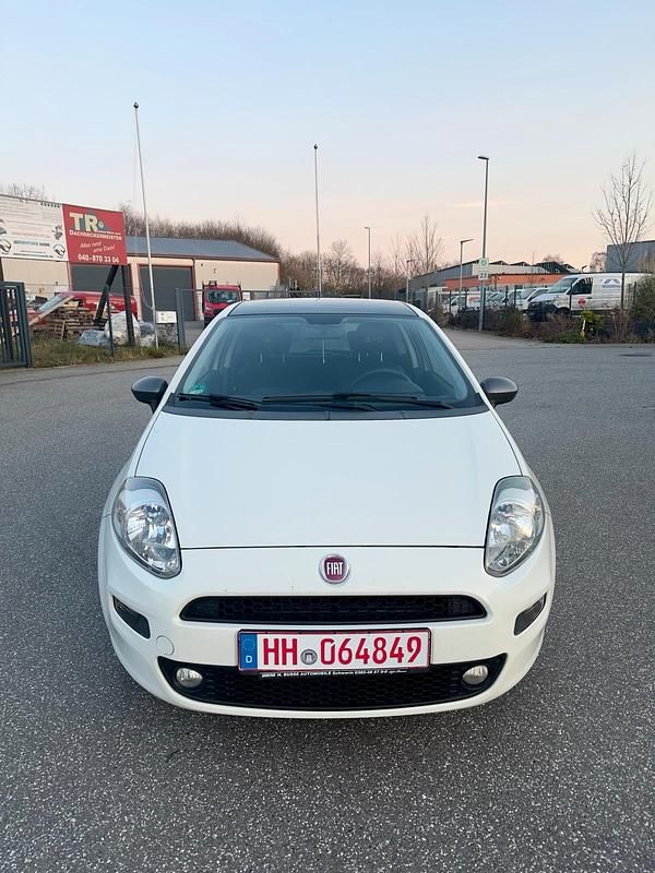 Gebraucht Fiat Punto Young 77 PS (56 kW) 2015 Weiß Kleinwagen