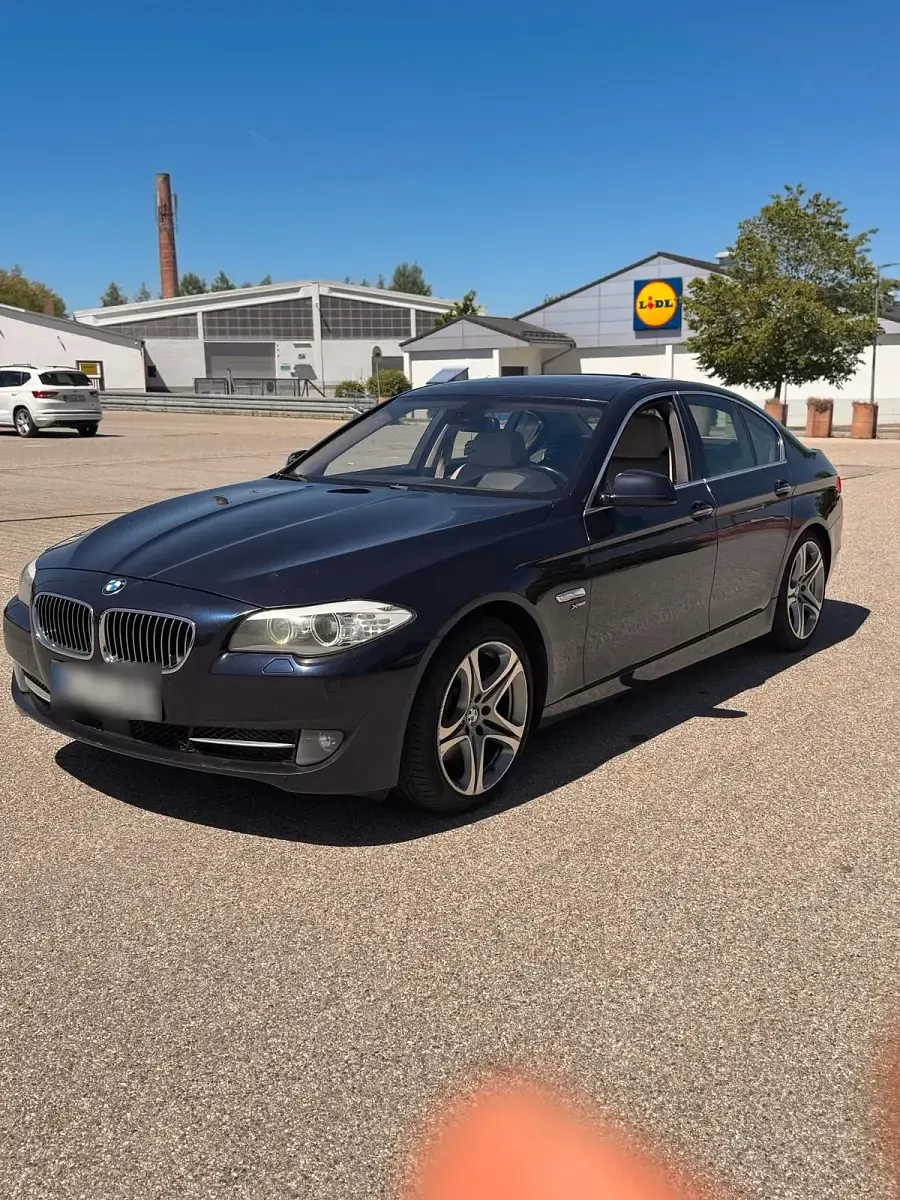 Gebraucht BMW 530 258 PS (189 kW) 2011 Blau Limousine
