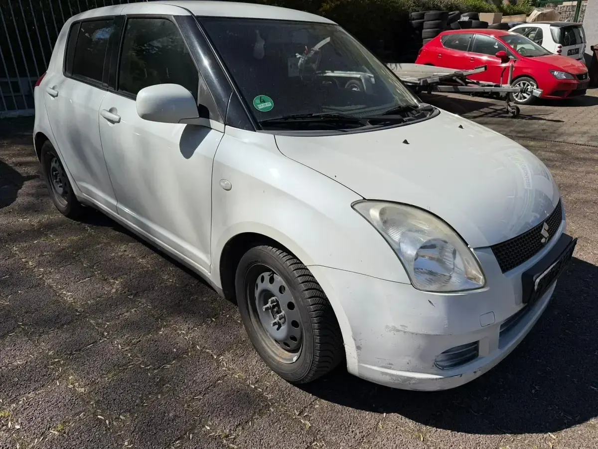 Second-hand Suzuki Swift 92 CP (67 kW) 2007 Alb Hatchback