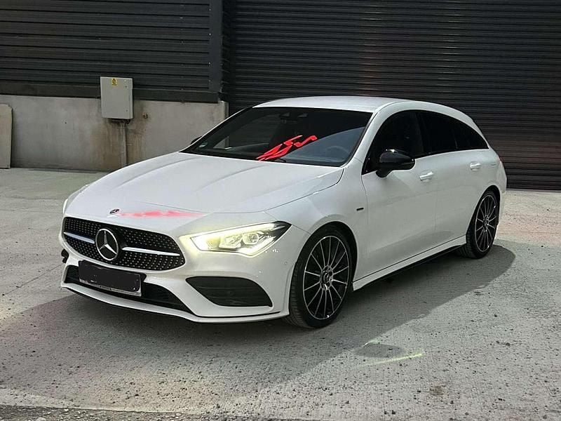 Weiß Gebraucht 2021 Mercedes CLA220 AMG line Limousine | 25.500 € (Guter Preis) - Bild 1/4