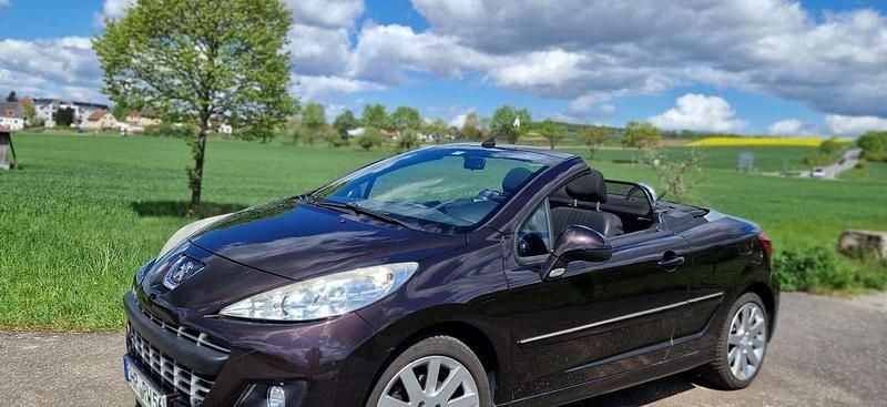 Gebraucht Peugeot 207 Active 120 PS (88 kW) 2012 Braun Cabrio