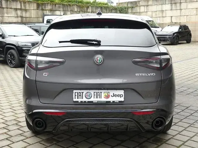 Neu Alfa Romeo Stelvio Veloce 209 PS (153 kW) 2026 Grau metallic SUV
