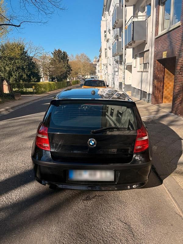 Gebraucht BMW 116 123 PS (90 kW) 2007 Schwarz Kleinwagen
