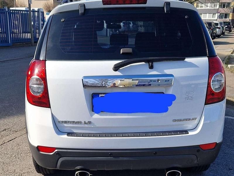 Weiß Gebraucht 2010 Chevrolet Captiva LS SUV | 5.200 € (Etwas zu teuer) - Bild 1/4