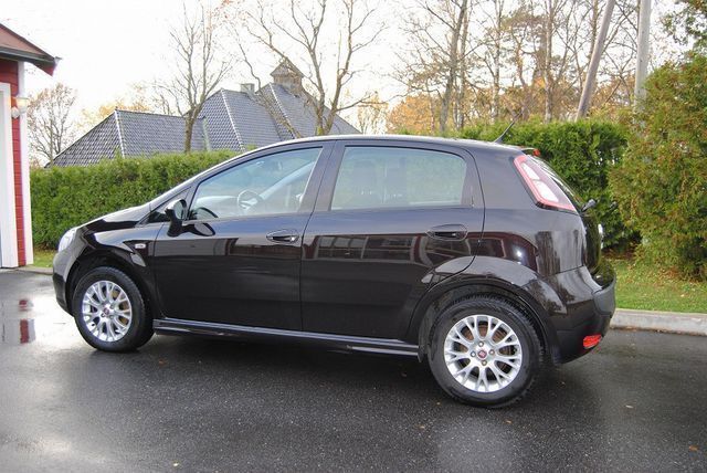 Gebraucht Fiat Punto Evo 75 PS (55 kW) 2011 Schwarz metallic Kleinwagen
