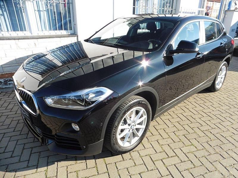 Schwarz ii/bonnet fluid black Gebraucht 2018 BMW X2 Advantage SUV | 20.950 € (Fairer Preis) - Bild 1/4